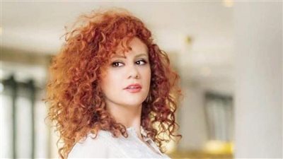 الفنانة السورية لينا شاماميان تروج لحفلها في القاهرة