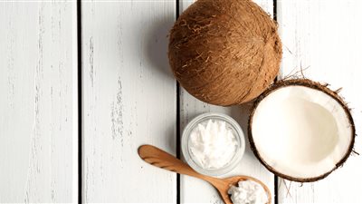 تفسير رؤية جوز الهند في المنام للعزباء والمتزوجة