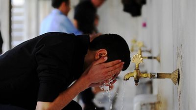 ماذا يفعل المتوضئ إذا شك في خروج شيء منه؟ .. «الإفتاء تُجيب»