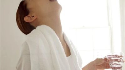 7 أمراض يمكن علاجها بـ«غرغرة الماء والملح»