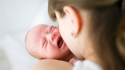 8 علامات تنذر بوجود مشكلات في الجهاز العصبي لدى الرضع 