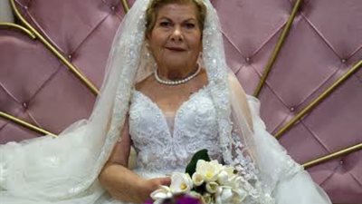 في عمر 83.. مسنة تركية تحقق حلمها بفستان العرس الأبيض 