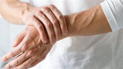 في يومه العالمي.. 6 عوامل تزيد من خطر الإصابة بالتهاب العظام