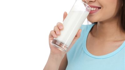 تفسير رؤية اللبن في المنام وارتباطه بالخير والرزق الوفير