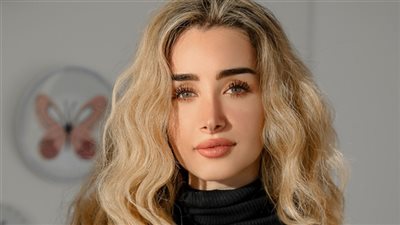 هنا الزاهد توقع عقدًا إعلانيًا لماركة عطور سعودية