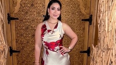 بإطلالة وردية.. بوسي بفستان كاشف للظهر وحقيبة بـ124 ألف جنيه