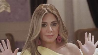 من الأسود إلى الأصفر.. رانيا يوسف تغير شكلها إلى لوك جديد لسبب مفاجئ (صور)