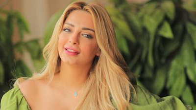 مي حلمي تكشف مواصفات فتى أحلامها: عاقل (فيديو) 