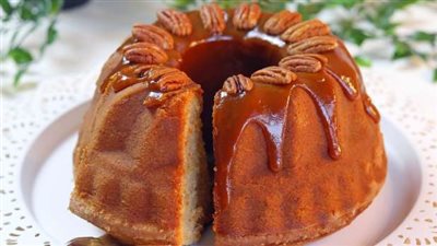 طريقة عمل كيكة التمر الهشة بالزبادي