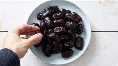 تفسير حلم البلح في المنام وعلاقته بكثرة المال والرزق الحلال