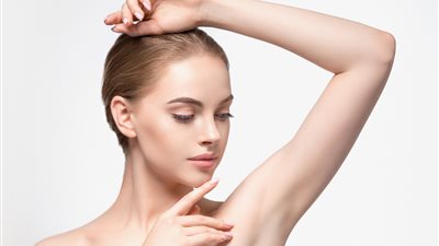 للجنس الناعم.. حيل بسيطة للتخلص من مشكلة اسمرار الإبطين