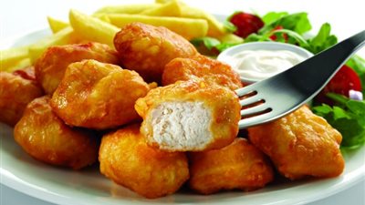 طريقة عمل ناجتس الدجاج بخطوات سهلة في المنزل