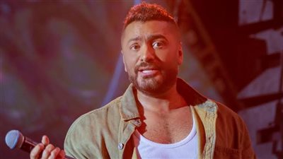 ناقد فني يتهم تامر حسني بافتعال تمثيلية بعد إلغاء حفل الإسكندرية