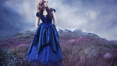  تفسير رؤية الفستان الأزرق في المنام للعزباء والمتزوجة