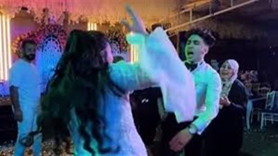 العريس التريند.. صفع عروسته وخطب صديقتها في حفل زفافه.. ما القصة؟ (فيديو)