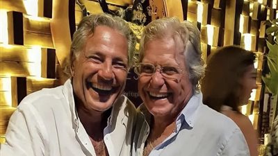 بكلمات مؤثرة.. أول تعليق من حسين فهمي على وفاة شقيقه مصطفى فهمي