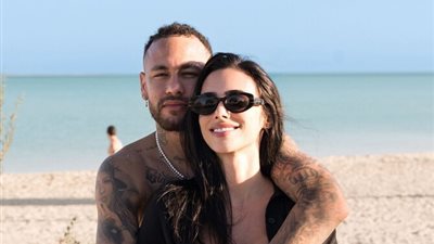 خطيبة نيمار تثير الجدل بظهور رائع في Hia Hub (صور)