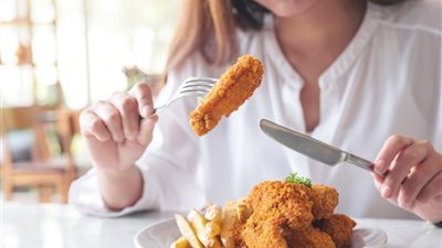 تفسير حلم أكل الفراخ في المنام وعلاقته بالرزق والخير الكثير