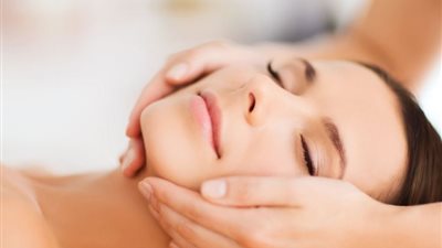 بعد سن الثلاثين.. 3 فوائد لممارسة تدليك الوجه