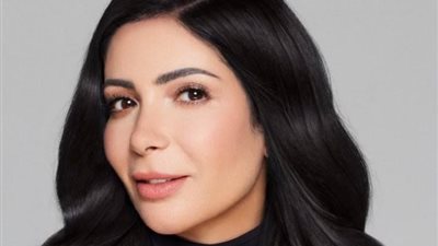 سر بكاء منى زكي في مهرجان البحرين السينمائي (صور) 