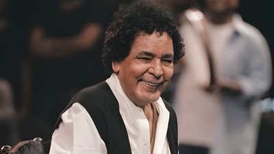 تطورات جديدة في الوضع الصحي للفنان محمد منير  
