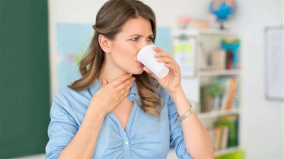 4 مشروبات منزلية فعالة تخلصك من احتقان الحلق