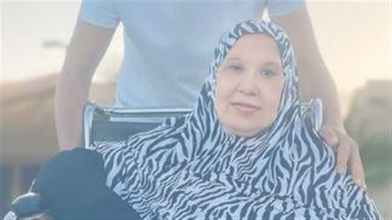 أحمد عصام مع والدته