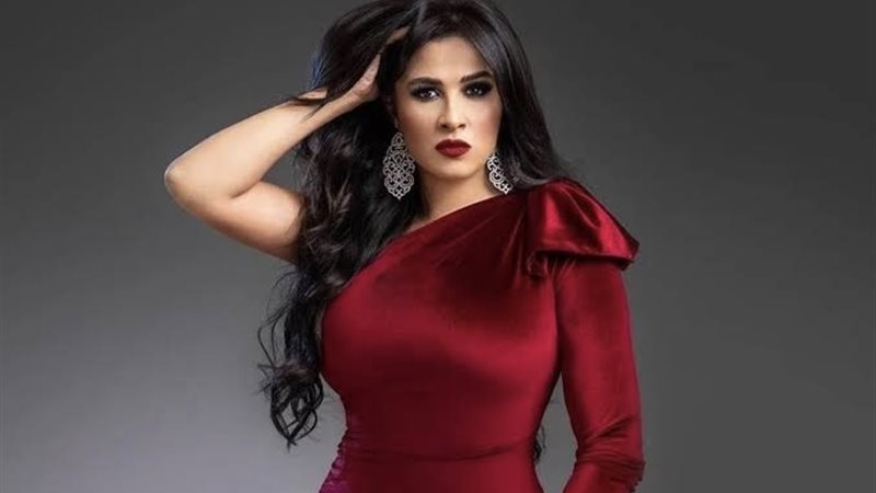 ياسمين عبد العزيز