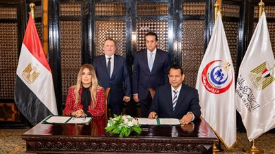 تعاون بين «البنك المركزي» وصندوق مواجهة الطوارئ الطبية والأمراض الوراثية