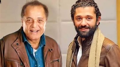 كريم محمود عبد العزيز يحيي ذكرى وفاة والده الثامنة (صور)  