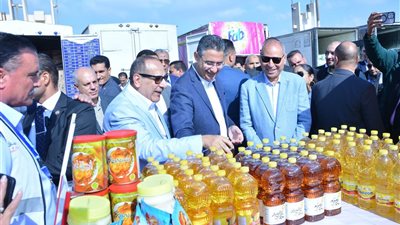 بالصور.. وزير التموين يفتتح سوق اليوم الواحد بمدينة نصر
