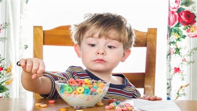 دراسة صادمة: الألوان الصناعية في الطعام تسبب مشاكل سلوكية عند الأطفال