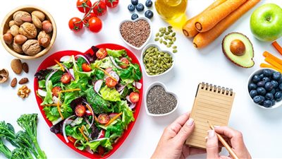 لصحة قلبك.. 5 أطعمة صحية يجب تضمينها في نظامك الغذائي 