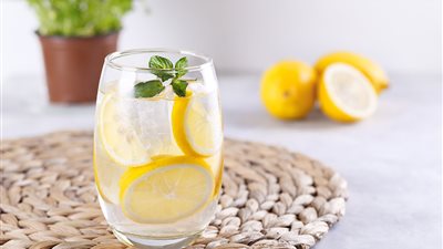 لبشرة نضرة.. 3 فوائد مذهلة لتناول ماء الليمون يوميًا 