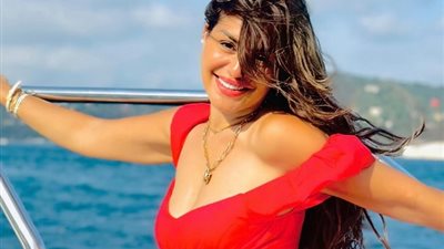 منة فضالي تنشر صورة برفقة شقيقيها: «الأخوة في مصر أخيرا»