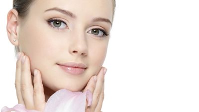 5 أخطاء تسبب جفاف بشرتك 