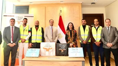 المتعافون من الإدمان ينتجون أول دفعة من زيت الزيتون داخل مركز العزيمة بمطروح