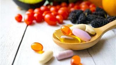 أبرزها عدم إنتظام الدوره الشهرية.. خطورة نقص فيتامين 12 عند النساء