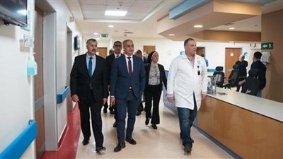 رئيس «حماية المستهلك» يزور مستشفى الناس بشبرا الخيمة ويشيد بمستوى الخدمات