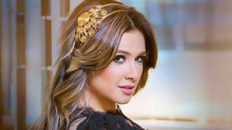 ياسمين عبد العزيز