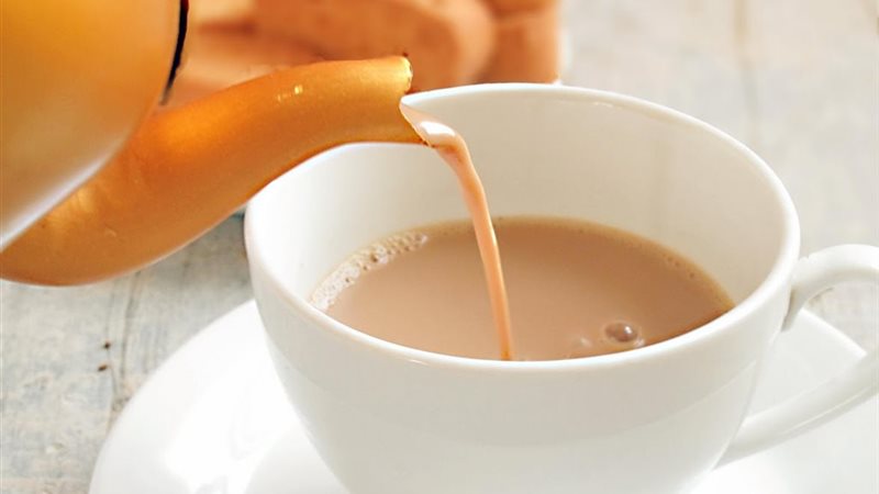الشاي بالحليب