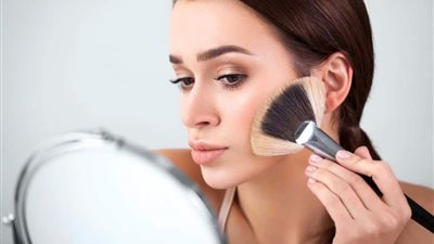 3 نصائح بسيطة للحفاظ على ثبات مكياجك تحت الأمطار