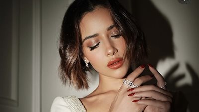 بلقيس تتألق في أحدث ظهور بإطلالة بيضاء ساحرة (صور)