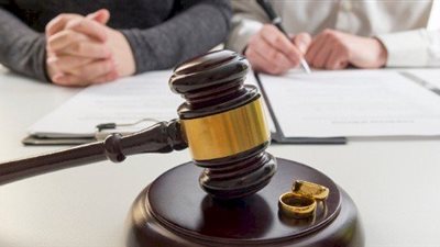 زوجة أمام المحكمة: «دمر حياتي وباع عفش الزوجية ومصوغاتي الذهبية»