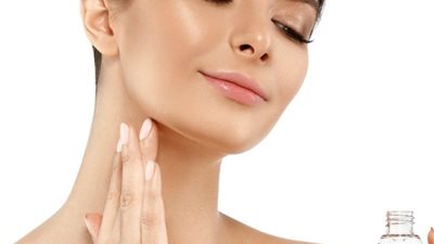 3 زيوت طبيعية تمنع جفاف البشرة في الشتاء