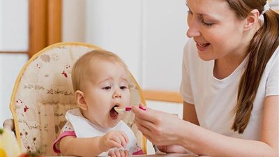 الصحة تحذر الأمهات من تناول الأطفال هذه الأطعمة