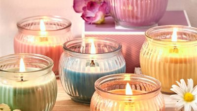دراسة تحذر: الشموع المعطرة تضر بجودة الهواء الداخلي والصحة 