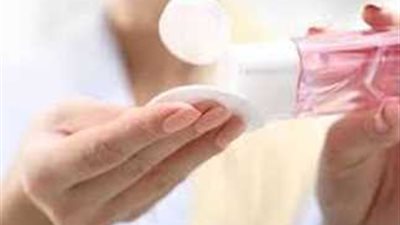 لتنقية وتغذية البشرة استخدمي هذه الوصفة لعمل تونر طبيعي 