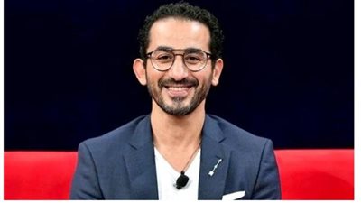 أحمد حلمي يفاجئ أصدقاءه بإلغاء متابعتهم ويكتفي بأربعة (صور)  