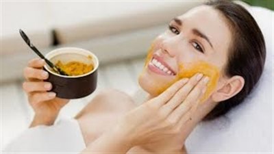 للحصول على جسم ناعم.. طريقة عمل دلكة الكركم في المنزل